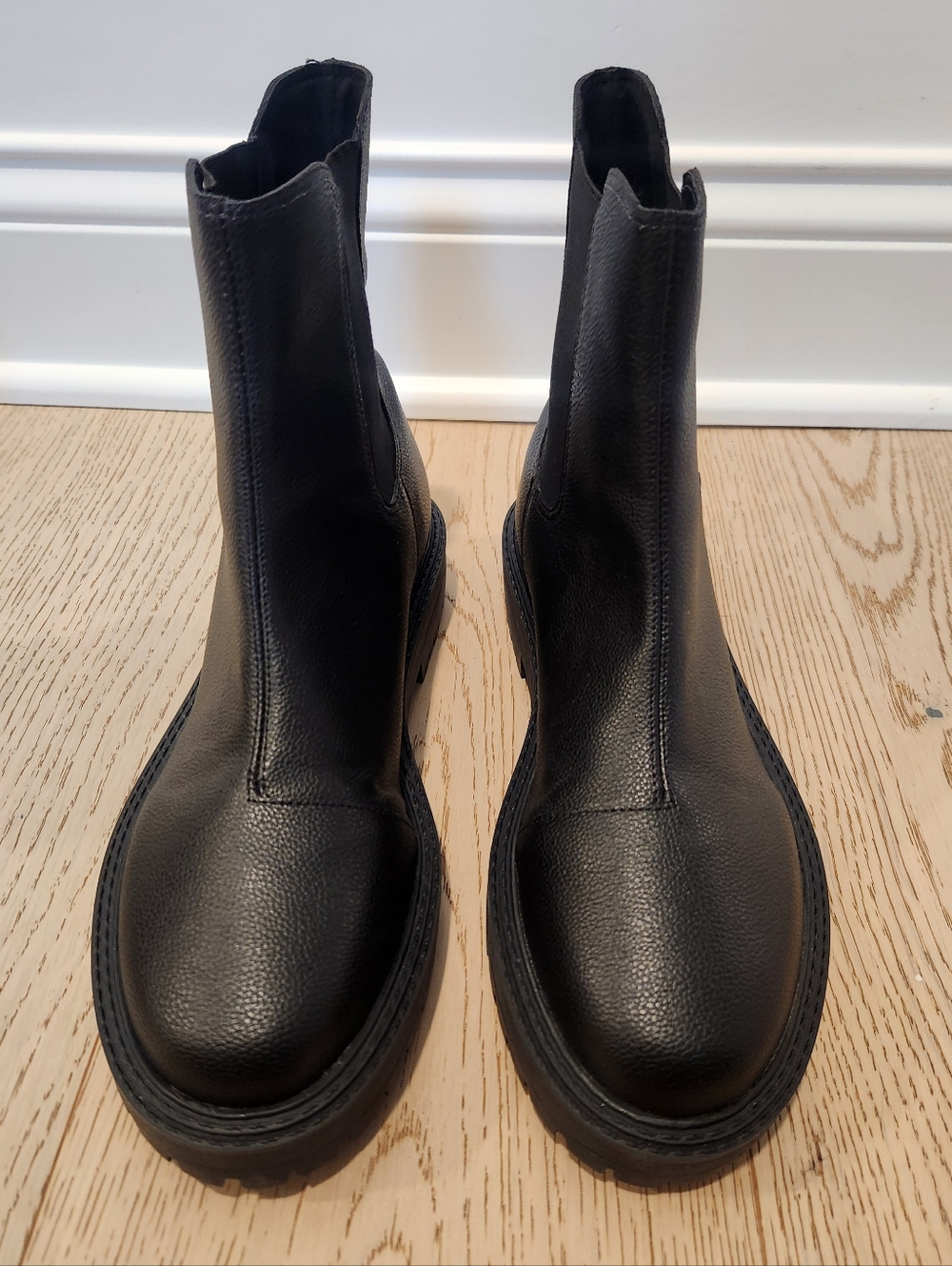 Arezzo Chelsea Boot Black Women's Size 9.5